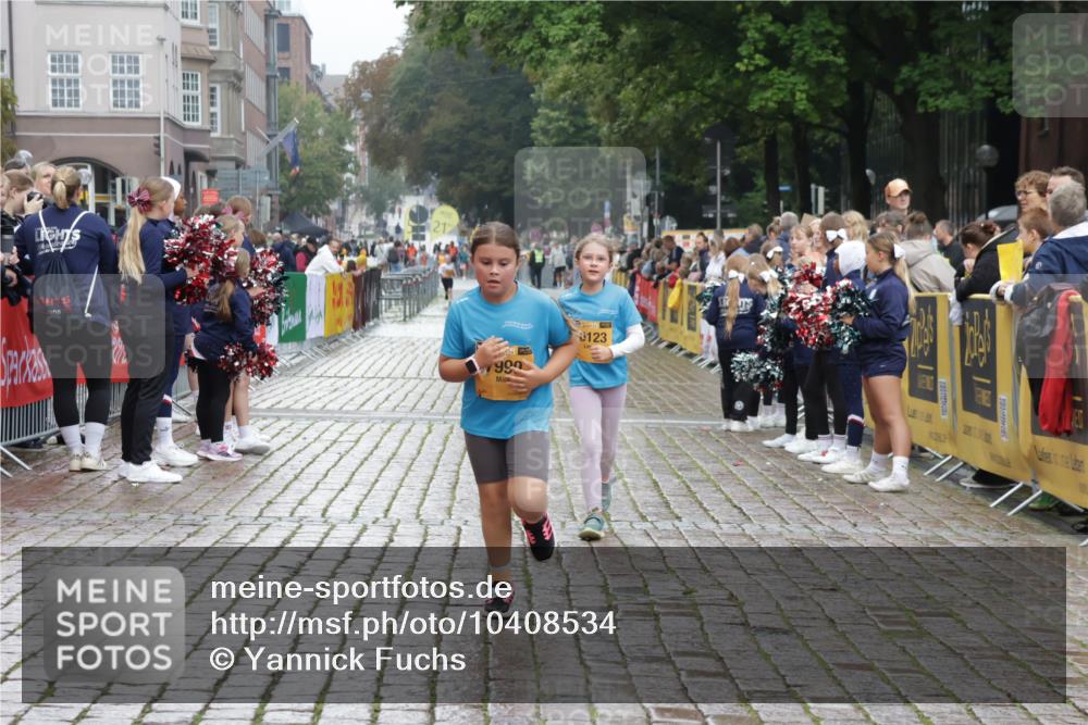13.09.2026 - Kiel Lauf Yannick Fuchs http://msf.ph/oto/10408534 13.09.2026 09:03:23 Ziel 2372, 2528, 5854, 6644, 7020, 7564, 8613, 8616, 8789, 8924, 11931, 1175, 1830, 1870, 2178, 2739, 8013, 11932, 12052, 1268, 4445, 6191, 7990, 10123, 1830, 1870, 5983, 12052 meine-sportfotos.de