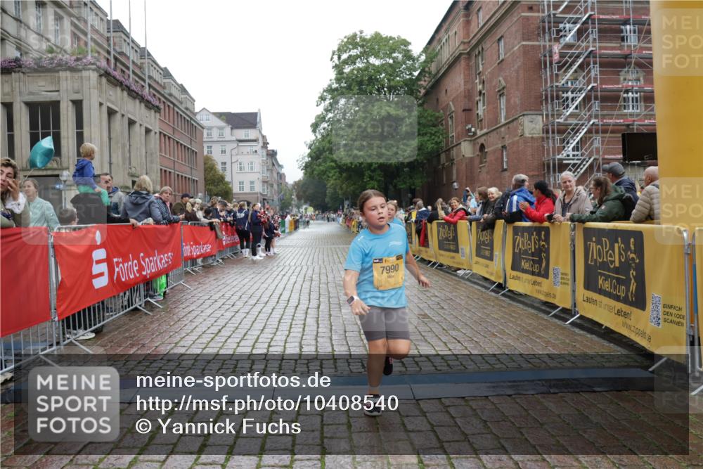 13.09.2026 - Kiel Lauf Yannick Fuchs http://msf.ph/oto/10408540 13.09.2026 09:03:26 Ziel 2528, 5854, 6644, 7020, 7564, 8613, 8616, 8789, 8924, 11931, 1175, 1830, 2178, 2372, 2739, 8013, 11932, 1268, 4445, 6191, 7990, 10123, 1830, 1870, 12052 meine-sportfotos.de
