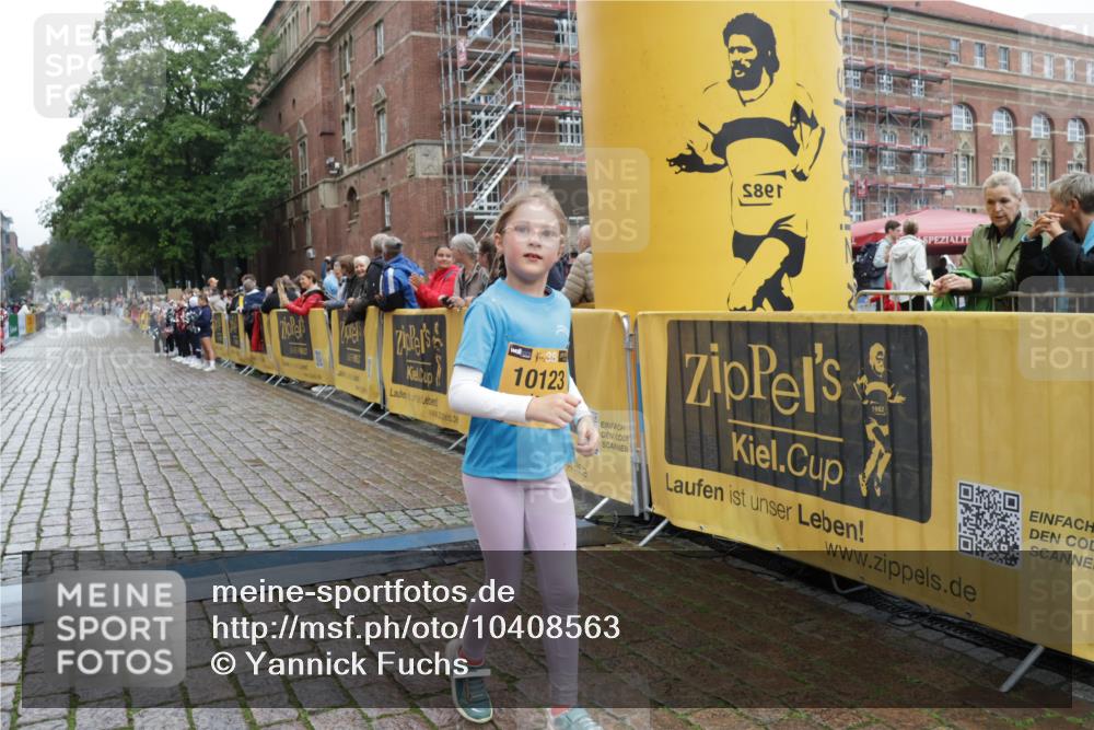 13.09.2026 - Kiel Lauf Yannick Fuchs http://msf.ph/oto/10408563 13.09.2026 09:03:28 Ziel 2528, 4445, 5854, 6191, 6644, 7564, 8613, 8616, 8789, 11931, 1175, 2178, 2372, 2739, 7020, 8013, 8924, 11932, 1268, 7990, 10123, 1175, 1830, 1870, 2739, 12052 meine-sportfotos.de