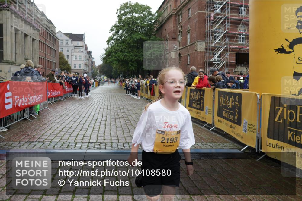13.09.2026 - Kiel Lauf Yannick Fuchs http://msf.ph/oto/10408580 13.09.2026 09:03:47 Ziel 7990, 10123, 1268, 2372, 2528, 4445, 5854, 6191, 6644, 7020, 7564, 8613, 8616, 8789, 8924, 11931, 11932, 2193, 2372, 8013, 11932 meine-sportfotos.de