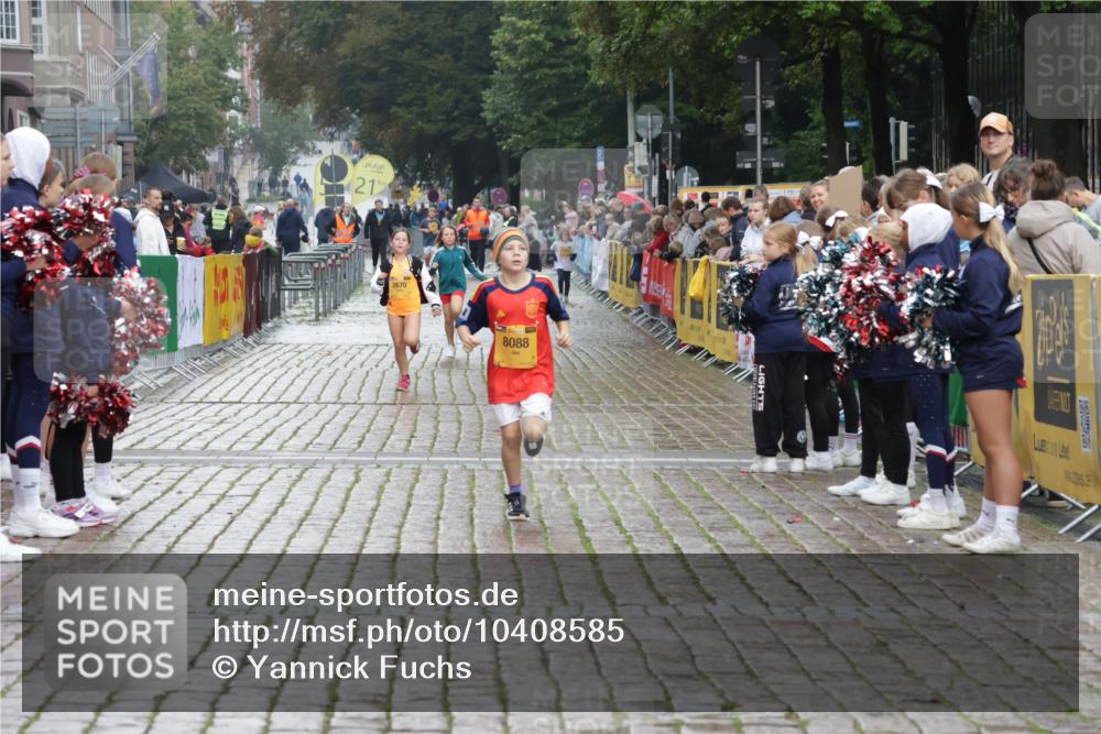 13.09.2026 - Kiel Lauf Yannick Fuchs http://msf.ph/oto/10408585 13.09.2026 09:03:59 Ziel 2193, 1268, 4445, 6191, 7990, 8613, 10123, 11931, 2528, 5854, 6644, 7020, 7564, 8613, 8616, 8789, 8924 meine-sportfotos.de