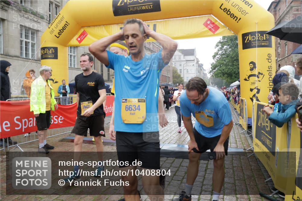 13.09.2026 - Kiel Lauf Yannick Fuchs http://msf.ph/oto/10408804 13.09.2026 10:36:42 Ziel 229, 1534, 1584, 2095, 2571, 2966, 4692, 5045, 5541, 5574, 6309, 7177, 7312, 8494, 8760, 9352, 9554, 11113, 11619, 12104, 1003, 1278, 1477, 1653, 2286, 2380, 2425, 4029, 4078, 4172, 4971, 5045, 5466, 6763, 7158, 7252, 7920, 8224, 8242, 8554, 8579, 8743, 8923, 9201, 10045, 10075, 10852, 10860, 11145, 12022, 990, 1211, 4464, 4928, 8055, 8099, 8390, 8391, 9289, 9657, 10317, 10608, 11867, 867, 1321, 2541, 3634, 4889, 5947, 6634, 6957, 8224 meine-sportfotos.de