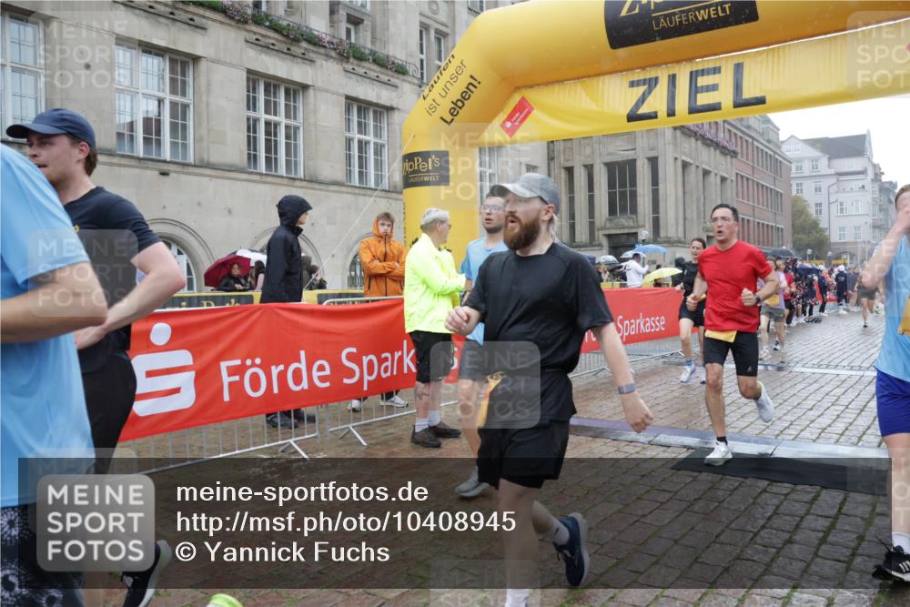 13.09.2026 - Kiel Lauf Yannick Fuchs http://msf.ph/oto/10408945 13.09.2026 10:36:56 Ziel 990, 1211, 4464, 4928, 8055, 8099, 8760, 9289, 9657, 10317, 10608, 11619, 11867, 229, 1278, 1477, 1534, 1584, 2095, 2286, 2380, 2425, 2571, 2966, 4029, 4692, 5045, 5466, 5541, 5574, 6309, 6763, 7177, 7252, 7312, 8242, 8494, 8923, 9352, 9554, 10852, 11113, 12104, 388, 886, 1217, 1313, 2601, 5331, 5471, 6671, 6720, 7729, 7987, 8026, 8162, 8390, 8391, 8463, 8792, 9901, 11101, 11883, 11911, 12311, 12314, 12545, 1477, 1653, 2286, 4078, 7920, 8554, 8743 meine-sportfotos.de