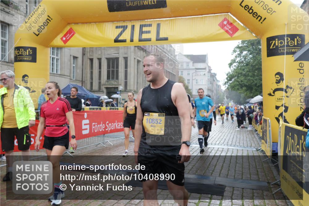 13.09.2026 - Kiel Lauf Yannick Fuchs http://msf.ph/oto/10408990 13.09.2026 10:37:01 Ziel 388, 886, 990, 1211, 4928, 5331, 6671, 8099, 8162, 8390, 8391, 8792, 9289, 9657, 9901, 10317, 10608, 11101, 11867, 11883, 12545, 229, 1278, 1534, 1584, 2095, 2380, 2425, 2571, 2966, 4464, 4692, 5045, 5541, 5574, 6309, 7177, 7252, 7312, 8055, 8242, 8494, 8760, 9352, 9554, 11113, 11619, 11867, 12104, 595, 1142, 1217, 1313, 2601, 2925, 5471, 6720, 7640, 7729, 7987, 8026, 8463, 8628, 9208, 9435, 9977, 11748, 11911, 12311, 12314, 12742, 1278, 1477, 2286, 2380, 4078 meine-sportfotos.de