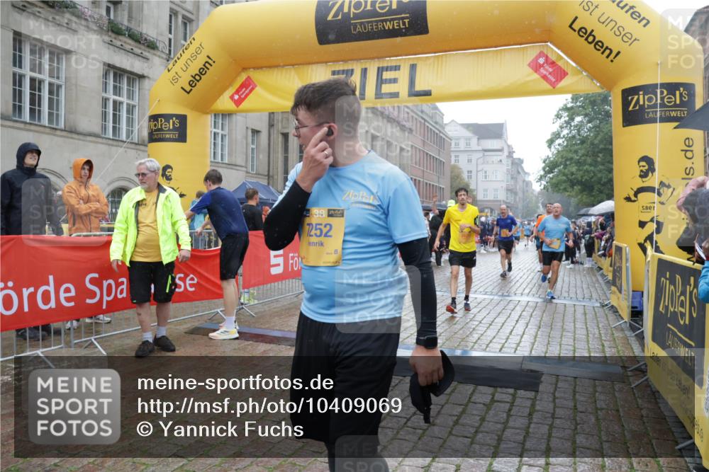 13.09.2026 - Kiel Lauf Yannick Fuchs http://msf.ph/oto/10409069 13.09.2026 10:37:06 Ziel 388, 886, 990, 1211, 4928, 5331, 5471, 6671, 8162, 8390, 8391, 8792, 9289, 9901, 10317, 11101, 11883, 11911, 12311, 12314, 12545, 229, 1534, 1584, 2095, 2571, 2966, 4464, 4692, 5045, 5541, 5574, 6309, 7177, 7312, 8055, 8099, 8494, 8760, 9352, 9554, 9657, 10317, 10608, 11113, 11619, 11867, 12104, 176, 595, 1142, 1217, 1313, 1479, 2601, 2925, 3137, 5262, 6720, 7640, 7729, 7987, 8026, 8463, 8515, 8628, 8820, 9208, 9435, 9540, 9977, 11748, 12742, 1278, 1534, 1584, 2380, 2425 meine-sportfotos.de