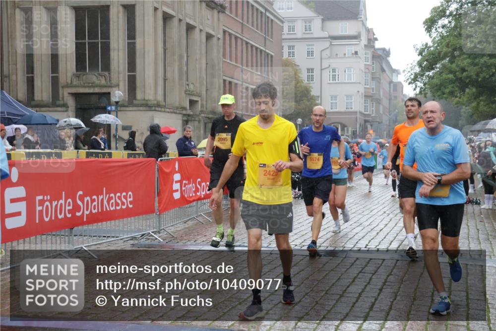 13.09.2026 - Kiel Lauf Yannick Fuchs http://msf.ph/oto/10409077 13.09.2026 10:37:08 Ziel 388, 886, 990, 4928, 5331, 5471, 6671, 7987, 8162, 8390, 8391, 8463, 8792, 9289, 9901, 11101, 11883, 11911, 12311, 12314, 12545, 229, 1211, 1534, 1584, 2095, 2571, 2966, 4464, 4692, 4928, 5541, 5574, 6309, 7177, 7312, 8055, 8099, 8494, 8760, 9289, 9352, 9554, 9657, 10317, 10608, 11113, 11619, 11867, 12104, 176, 595, 1142, 1217, 1313, 1479, 2601, 2925, 3137, 5262, 6720, 7640, 7729, 8026, 8515, 8628, 8820, 9208, 9435, 9540, 9977, 11748, 12742, 1278, 1534, 1584, 2380, 2425 meine-sportfotos.de