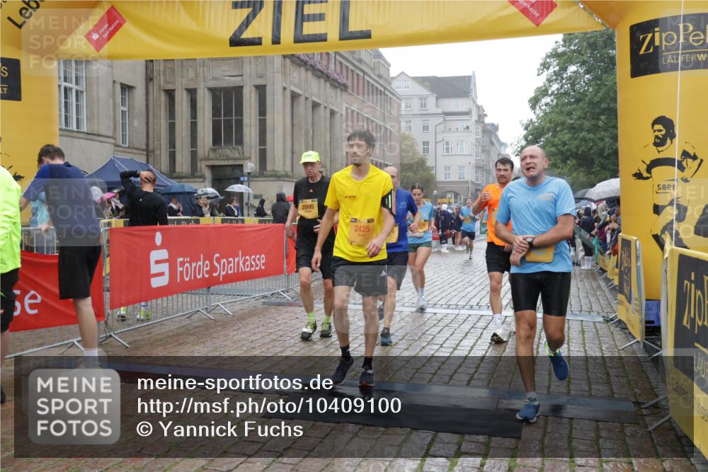 13.09.2026 - Kiel Lauf Yannick Fuchs http://msf.ph/oto/10409100 13.09.2026 10:37:08 Ziel 388, 886, 990, 4928, 5331, 5471, 6671, 7987, 8162, 8390, 8391, 8463, 8792, 9289, 9901, 11101, 11883, 11911, 12311, 12314, 12545, 229, 1211, 1534, 1584, 2095, 2571, 2966, 4464, 4692, 4928, 5541, 5574, 6309, 7177, 7312, 8055, 8099, 8494, 8760, 9289, 9352, 9554, 9657, 10317, 10608, 11113, 11619, 11867, 12104, 176, 595, 1142, 1217, 1313, 1479, 2601, 2925, 3137, 5262, 6720, 7640, 7729, 8026, 8515, 8628, 8820, 9208, 9435, 9540, 9977, 11748, 12742, 1278, 1534, 1584, 2380, 2425 meine-sportfotos.de