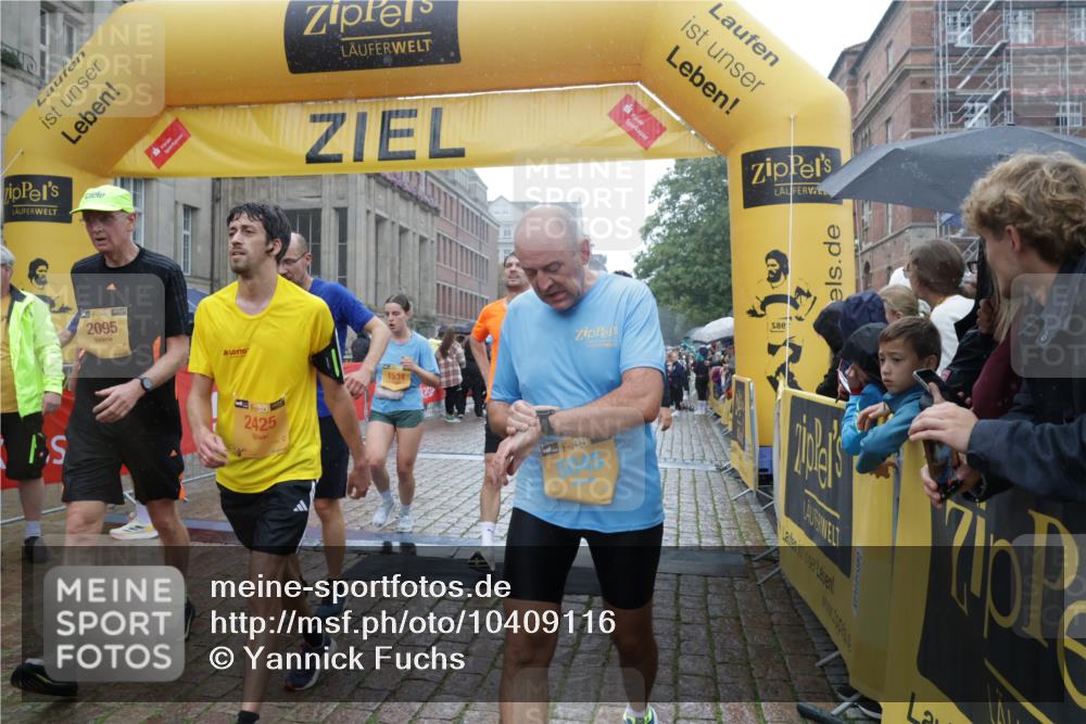 13.09.2026 - Kiel Lauf Yannick Fuchs http://msf.ph/oto/10409116 13.09.2026 10:37:10 Ziel 388, 886, 1217, 1313, 5331, 5471, 6671, 7729, 7987, 8026, 8162, 8390, 8391, 8463, 8792, 9901, 11101, 11883, 11911, 12311, 12314, 12545, 229, 990, 1211, 2571, 2966, 4464, 4692, 4928, 5541, 5574, 6309, 7177, 7312, 8055, 8099, 8494, 8760, 9289, 9352, 9554, 9657, 10317, 10608, 11619, 11867, 12104, 176, 595, 1142, 1479, 2601, 2925, 3137, 4375, 5262, 6720, 7640, 8146, 8515, 8567, 8628, 8820, 9208, 9435, 9540, 9977, 11685, 11748, 12742, 1534, 1584, 2380, 2425 meine-sportfotos.de