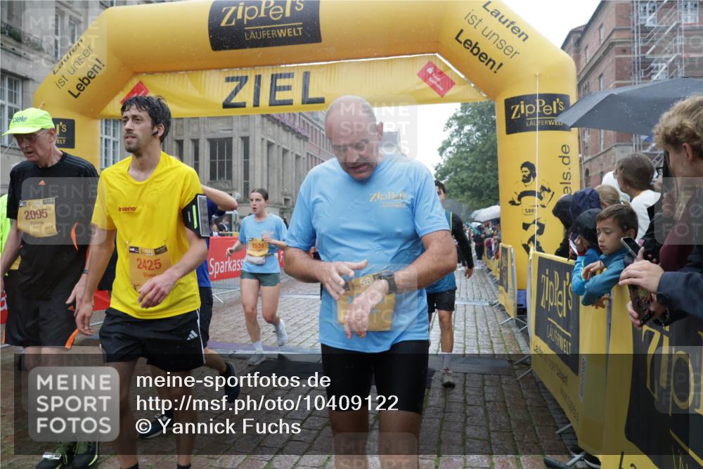 13.09.2026 - Kiel Lauf Yannick Fuchs http://msf.ph/oto/10409122 13.09.2026 10:37:11 Ziel 388, 886, 1217, 1313, 2601, 5331, 5471, 6671, 6720, 7729, 7987, 8026, 8162, 8390, 8391, 8463, 8792, 9901, 11101, 11883, 11911, 12311, 12314, 12545, 229, 990, 1211, 2571, 2966, 4464, 4692, 4928, 5541, 6309, 7177, 7312, 8055, 8099, 8494, 8760, 9289, 9352, 9554, 9657, 10317, 10608, 11619, 11867, 12104, 176, 595, 1142, 1479, 2925, 3137, 4375, 4521, 5262, 7640, 8146, 8515, 8567, 8628, 8820, 9208, 9435, 9540, 9977, 10393, 11685, 11748, 12742, 1534, 1584, 2425 meine-sportfotos.de