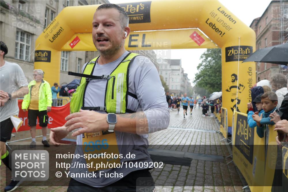 13.09.2026 - Kiel Lauf Yannick Fuchs http://msf.ph/oto/10409202 13.09.2026 10:37:18 Ziel 176, 595, 1142, 1217, 1313, 2601, 2925, 5471, 6720, 7640, 7729, 7987, 8026, 8463, 8515, 8628, 8820, 9208, 9435, 9540, 9977, 11748, 11911, 12311, 12314, 12742, 229, 388, 886, 990, 1211, 4464, 4928, 5331, 6671, 8055, 8099, 8162, 8390, 8391, 8760, 8792, 9289, 9352, 9657, 9901, 10317, 10608, 11101, 11619, 11867, 11883, 12104, 12545, 1479, 3028, 3137, 3981, 4375, 4521, 4877, 5262, 6511, 6705, 6796, 7129, 7355, 8146, 8567, 10393, 10952, 11685, 229 meine-sportfotos.de
