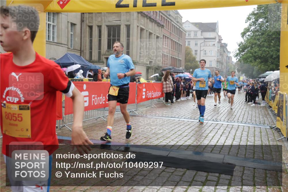 13.09.2026 - Kiel Lauf Yannick Fuchs http://msf.ph/oto/10409297 13.09.2026 10:37:28 Ziel 176, 595, 1142, 1479, 2925, 3028, 3137, 3981, 4375, 4521, 4877, 5262, 6705, 7640, 8146, 8515, 8567, 8628, 8820, 9208, 9435, 9540, 9977, 10393, 11685, 11748, 388, 886, 990, 1211, 1217, 1313, 2601, 4928, 5331, 5471, 6671, 6720, 7640, 7729, 7987, 8026, 8099, 8162, 8390, 8391, 8463, 8792, 9289, 9435, 9657, 9901, 10317, 10608, 11101, 11883, 11911, 12311, 12314, 12545, 12742, 453, 1041, 1700, 1707, 3860, 5357, 5429, 5850, 6133, 6230, 6511, 6796, 7129, 7355, 7732, 10952 meine-sportfotos.de