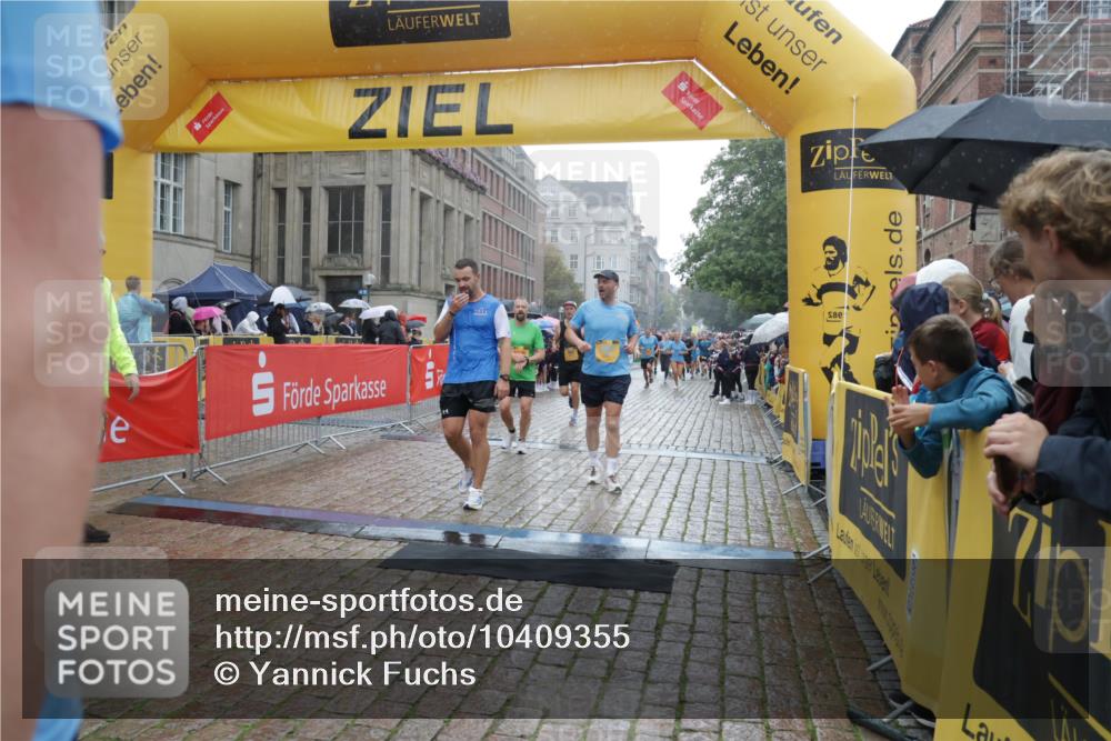 13.09.2026 - Kiel Lauf Yannick Fuchs http://msf.ph/oto/10409355 13.09.2026 10:37:33 Ziel 1479, 3028, 3137, 3981, 4375, 4521, 4877, 5262, 6511, 6705, 6796, 7129, 7355, 8146, 8567, 8820, 9540, 10393, 10952, 11685, 176, 388, 595, 886, 990, 1142, 1217, 1313, 2601, 2925, 4928, 5331, 5471, 6671, 6720, 7640, 7729, 7987, 8026, 8162, 8390, 8391, 8463, 8515, 8628, 8792, 8820, 9208, 9289, 9435, 9540, 9901, 9977, 11101, 11748, 11883, 11911, 12311, 12314, 12545, 12742, 228, 453, 1041, 1481, 1700, 1707, 2361, 3860, 4255, 4540, 5357, 5429, 5831, 5850, 6133, 6230, 7732 meine-sportfotos.de