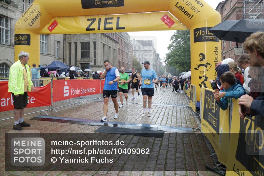 13.09.2026 - Kiel Lauf Yannick Fuchs http://msf.ph/oto/10409362 13.09.2026 10:37:33 Ziel 1479, 3028, 3137, 3981, 4375, 4521, 4877, 5262, 6511, 6705, 6796, 7129, 7355, 8146, 8567, 8820, 9540, 10393, 10952, 11685, 176, 388, 595, 886, 990, 1142, 1217, 1313, 2601, 2925, 4928, 5331, 5471, 6671, 6720, 7640, 7729, 7987, 8026, 8162, 8390, 8391, 8463, 8515, 8628, 8792, 8820, 9208, 9289, 9435, 9540, 9901, 9977, 11101, 11748, 11883, 11911, 12311, 12314, 12545, 12742, 228, 453, 1041, 1481, 1700, 1707, 2361, 3860, 4255, 4540, 5357, 5429, 5831, 5850, 6133, 6230, 7732 meine-sportfotos.de