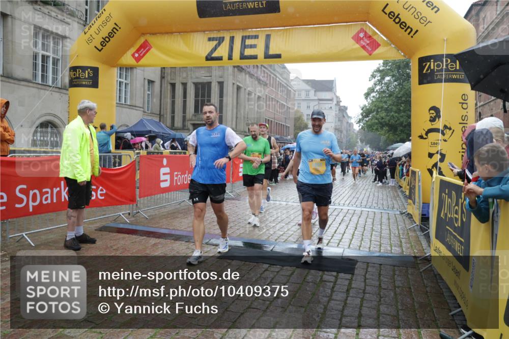13.09.2026 - Kiel Lauf Yannick Fuchs http://msf.ph/oto/10409375 13.09.2026 10:37:34 Ziel 1479, 3028, 3137, 3981, 4375, 4521, 4877, 5262, 6511, 6705, 6796, 7129, 7355, 8146, 8567, 10393, 10952, 11685, 176, 388, 595, 886, 990, 1142, 1217, 1313, 2601, 2925, 5331, 5471, 6671, 6720, 7640, 7729, 7987, 8026, 8162, 8390, 8391, 8463, 8515, 8628, 8792, 8820, 9208, 9435, 9540, 9901, 9977, 11101, 11748, 11883, 11911, 12311, 12314, 12545, 12742, 228, 453, 1041, 1326, 1481, 1700, 1707, 2358, 2361, 3860, 4255, 4540, 5357, 5429, 5831, 5850, 6133, 6230, 7732 meine-sportfotos.de
