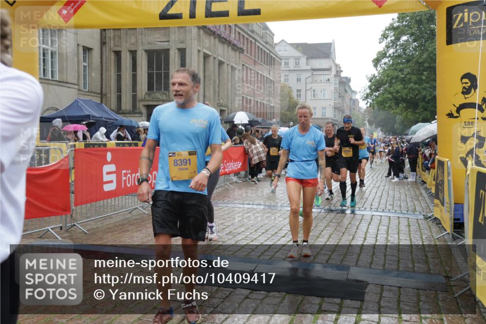 13.09.2026 - Kiel Lauf Yannick Fuchs http://msf.ph/oto/10409417 13.09.2026 10:37:39 Ziel 1707, 3028, 3981, 4375, 4521, 4877, 5850, 6133, 6230, 6511, 6705, 6796, 7129, 7355, 8146, 8567, 9138, 9431, 10393, 10952, 11685, 12424, 176, 388, 595, 886, 1142, 1217, 1313, 1479, 2601, 2925, 3137, 5262, 5331, 5471, 6671, 6720, 7640, 7729, 7987, 8026, 8162, 8463, 8515, 8567, 8628, 8792, 8820, 9208, 9435, 9540, 9901, 9977, 11101, 11748, 11911, 12311, 12314, 12545, 12742, 228, 453, 701, 1041, 1326, 1481, 1700, 2358, 2361, 3860, 4255, 4540, 5357, 5429, 5831, 7732 meine-sportfotos.de