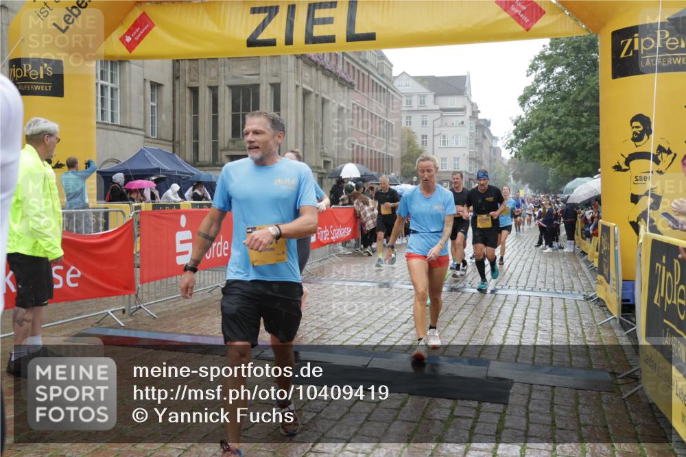 13.09.2026 - Kiel Lauf Yannick Fuchs http://msf.ph/oto/10409419 13.09.2026 10:37:39 Ziel 1707, 3028, 3981, 4375, 4521, 4877, 5850, 6133, 6230, 6511, 6705, 6796, 7129, 7355, 8146, 8567, 9138, 9431, 10393, 10952, 11685, 12424, 176, 388, 595, 886, 1142, 1217, 1313, 1479, 2601, 2925, 3137, 5262, 5331, 5471, 6671, 6720, 7640, 7729, 7987, 8026, 8162, 8463, 8515, 8567, 8628, 8792, 8820, 9208, 9435, 9540, 9901, 9977, 11101, 11748, 11911, 12311, 12314, 12545, 12742, 228, 453, 701, 1041, 1326, 1481, 1700, 2358, 2361, 3860, 4255, 4540, 5357, 5429, 5831, 7732 meine-sportfotos.de