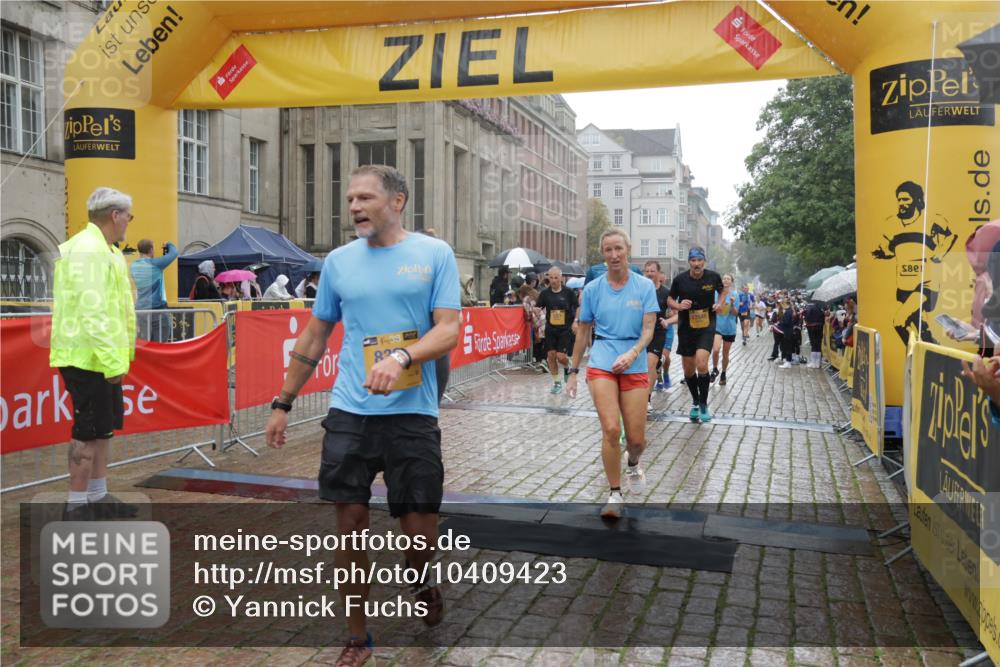13.09.2026 - Kiel Lauf Yannick Fuchs http://msf.ph/oto/10409423 13.09.2026 10:37:40 Ziel 1707, 3028, 3981, 4375, 4521, 4877, 5850, 6133, 6230, 6511, 6705, 6796, 7129, 7355, 7732, 8146, 9138, 9431, 10393, 10952, 11685, 12424, 176, 388, 595, 886, 1142, 1217, 1313, 1479, 2601, 2925, 3137, 4375, 5262, 5331, 5471, 6671, 6720, 7640, 7729, 7987, 8026, 8146, 8463, 8515, 8567, 8628, 8792, 8820, 9208, 9435, 9540, 9901, 9977, 11101, 11685, 11748, 11911, 12311, 12314, 12545, 12742, 228, 453, 701, 1041, 1326, 1481, 1700, 2358, 2361, 3860, 4255, 4540, 5357, 5429, 5831, 5972 meine-sportfotos.de