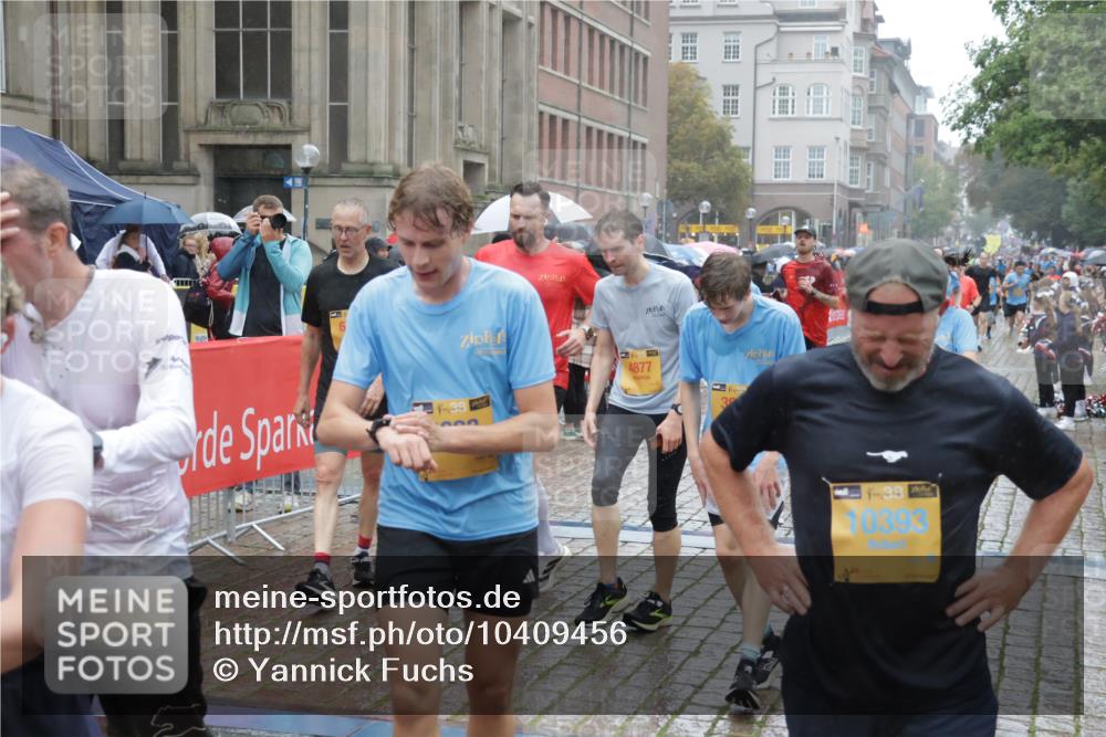 13.09.2026 - Kiel Lauf Yannick Fuchs http://msf.ph/oto/10409456 13.09.2026 10:38:09 Ziel 265, 861, 1193, 2275, 2538, 2792, 2897, 3566, 4009, 4226, 4465, 4832, 5048, 5122, 5972, 6463, 6675, 6769, 7682, 7830, 8560, 10439, 10849, 11168, 12313, 12674, 228, 453, 701, 1041, 1326, 1481, 1700, 1707, 2358, 2361, 3860, 4255, 4540, 5357, 5429, 5831, 5850, 6133, 6230, 6511, 6796, 6964, 7129, 7355, 7732, 7775, 8560, 9138, 9230, 9250, 9431, 10952, 12015, 12424, 1974, 2505, 3307, 4241, 4411, 5136, 5425, 5440, 5706, 5780, 6774, 7130, 7235, 8573, 9246, 9993, 3981 meine-sportfotos.de