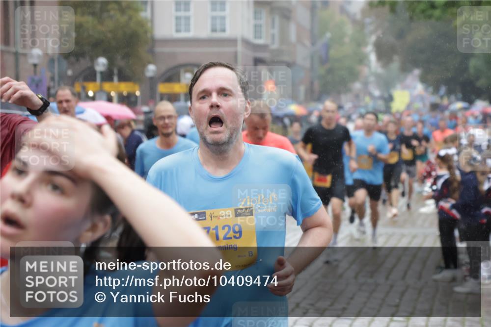 13.09.2026 - Kiel Lauf Yannick Fuchs http://msf.ph/oto/10409474 13.09.2026 10:38:13 Ziel 265, 861, 1193, 2275, 2538, 2792, 2897, 4009, 4226, 4411, 4465, 4832, 5048, 5122, 5136, 6463, 6769, 7130, 7682, 7830, 8573, 9993, 10439, 10849, 12313, 12674, 228, 453, 701, 1041, 1326, 1481, 1700, 1707, 2358, 2361, 2538, 3566, 3860, 4255, 4540, 4832, 5357, 5429, 5831, 5850, 5972, 6133, 6230, 6675, 6964, 7129, 7732, 7775, 8560, 9138, 9230, 9250, 9431, 11168, 12015, 12424, 1192, 1974, 2505, 3307, 4241, 4514, 4659, 5425, 5440, 5706, 5780, 5982, 6774, 7235, 9246, 3981 meine-sportfotos.de