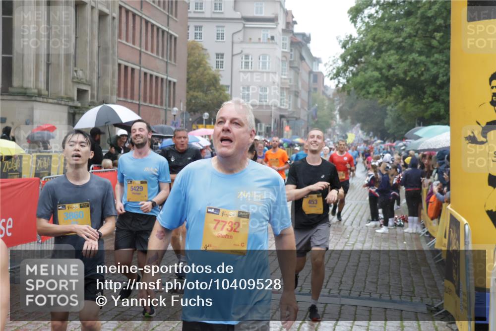 13.09.2026 - Kiel Lauf Yannick Fuchs http://msf.ph/oto/10409528 13.09.2026 10:38:21 Ziel 1974, 2275, 2897, 3307, 4009, 4411, 4465, 5048, 5136, 5425, 5440, 5706, 5780, 6774, 7130, 7235, 8573, 9246, 9993, 10044, 10439, 10849, 10959, 11303, 12276, 12366, 12674, 12776, 228, 265, 453, 701, 861, 1041, 1193, 1326, 1481, 1700, 2358, 2361, 2538, 2792, 3566, 3860, 4226, 4255, 4540, 4832, 5122, 5357, 5429, 5831, 5972, 6463, 6675, 6769, 6964, 7682, 7775, 7830, 8560, 9230, 9250, 11168, 12015, 12313, 69, 197, 1192, 2505, 4052, 4241, 4514, 4659, 5982 meine-sportfotos.de