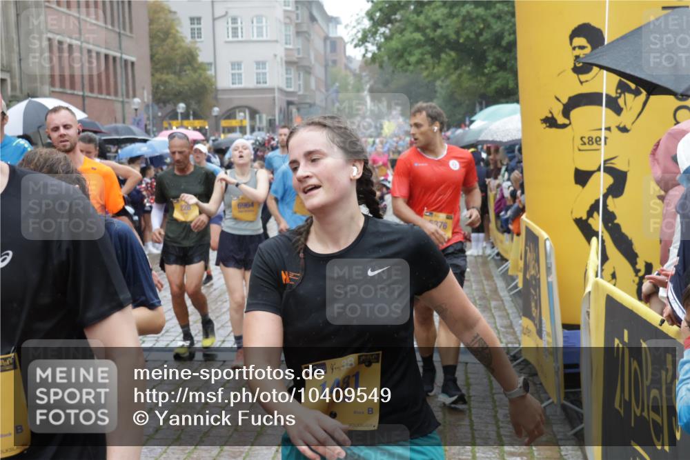 13.09.2026 - Kiel Lauf Yannick Fuchs http://msf.ph/oto/10409549 13.09.2026 10:38:26 Ziel 1192, 1974, 2505, 3307, 4241, 4411, 4514, 4659, 5136, 5425, 5440, 5706, 5780, 5982, 6774, 7130, 7235, 7463, 8573, 9049, 9246, 9459, 9470, 9993, 10044, 10343, 10652, 10807, 10959, 11108, 11303, 11590, 12276, 12366, 12776, 228, 265, 701, 861, 1193, 1326, 2275, 2358, 2361, 2538, 2792, 2897, 3566, 4009, 4226, 4255, 4465, 4832, 5048, 5122, 5831, 5972, 6463, 6675, 6769, 6964, 7130, 7682, 7775, 7830, 8560, 9230, 9250, 10439, 10849, 11168, 12015, 12313, 12674, 69, 197, 843, 4052 meine-sportfotos.de