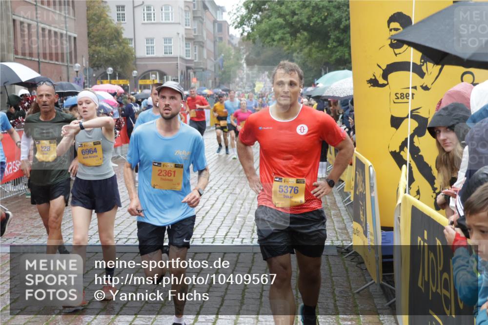 13.09.2026 - Kiel Lauf Yannick Fuchs http://msf.ph/oto/10409567 13.09.2026 10:38:28 Ziel 1192, 1974, 2505, 3307, 4241, 4411, 4514, 4659, 5136, 5425, 5440, 5706, 5780, 5982, 6774, 7235, 7463, 9049, 9246, 9459, 9470, 9761, 10044, 10343, 10652, 10807, 10959, 11108, 11303, 11590, 12276, 12366, 12776, 265, 701, 861, 1193, 1326, 2275, 2358, 2538, 2792, 2897, 3566, 4009, 4226, 4411, 4465, 4832, 5048, 5122, 5136, 5972, 6463, 6675, 6769, 7130, 7682, 7775, 7830, 8560, 8573, 9250, 9993, 10439, 10849, 11168, 12313, 12674, 69, 197, 843, 4052 meine-sportfotos.de