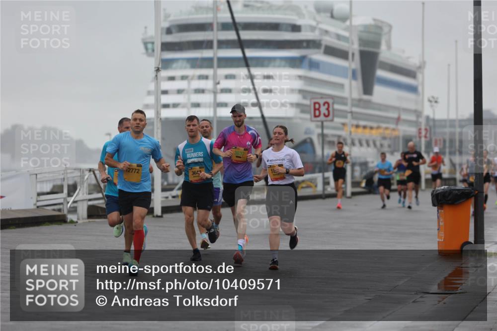 13.09.2026 - Kiel Lauf Andreas Tolksdorf http://msf.ph/oto/10409571 13.09.2026 11:42:31 Kiellinie 2772, 3643, 3 meine-sportfotos.de