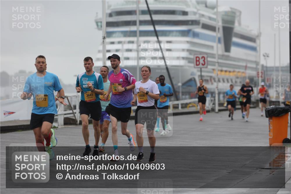 13.09.2026 - Kiel Lauf Andreas Tolksdorf http://msf.ph/oto/10409603 13.09.2026 11:42:32 Kiellinie 3643, 1856, 12772, 3 meine-sportfotos.de