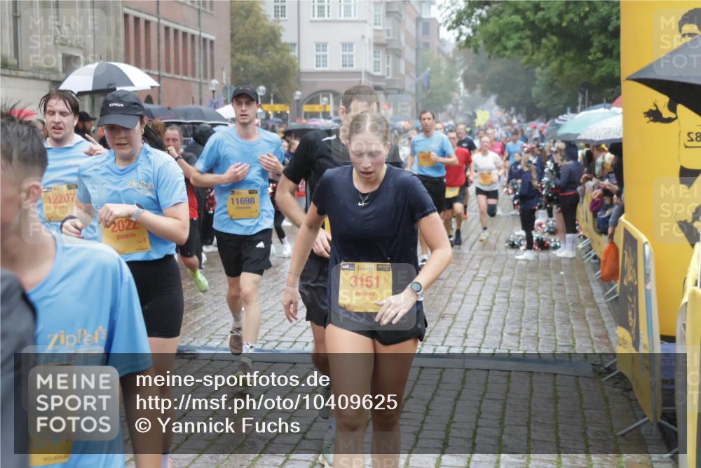 13.09.2026 - Kiel Lauf Yannick Fuchs http://msf.ph/oto/10409625 13.09.2026 10:39:37 Ziel 437, 860, 1496, 1631, 1733, 1945, 2170, 2863, 3110, 3243, 4301, 4812, 5202, 5295, 5677, 6033, 6044, 6744, 7444, 7616, 7807, 7904, 8892, 9169, 9170, 9493, 9992, 10010, 10580, 10734, 10872, 11186, 11258, 11279, 11740, 11802, 12320, 29, 289, 614, 984, 1066, 1237, 1329, 1451, 1639, 2165, 2349, 3185, 4006, 4296, 4368, 4535, 4663, 5140, 5362, 5417, 5628, 6486, 6602, 6650, 6924, 7304, 7380, 7381, 7871, 7936, 8406, 9098, 9976, 10527, 10782, 10869, 1147, 29, 477, 6228, 11215 meine-sportfotos.de
