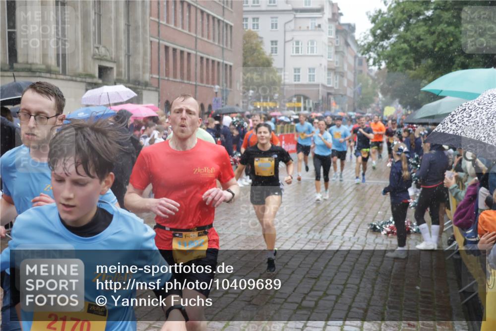 13.09.2026 - Kiel Lauf Yannick Fuchs http://msf.ph/oto/10409689 13.09.2026 10:40:09 Ziel 338, 1786, 4442, 4443, 4688, 4932, 5029, 5985, 7165, 7587, 7984, 8139, 8187, 9086, 10025, 10256, 10995, 11003, 11888, 12177, 12209, 12471, 246, 437, 523, 1147, 1371, 1496, 1631, 1733, 2159, 2170, 2514, 2525, 2863, 3110, 3322, 3593, 3770, 3949, 4248, 4301, 4824, 4845, 5202, 5816, 5942, 5985, 6033, 6744, 7180, 7200, 7259, 7379, 7466, 7472, 7616, 7807, 7837, 7904, 8139, 8207, 8805, 9080, 9169, 9170, 9294, 9534, 9992, 10156, 10337, 10596, 10734, 11250, 11258, 12415, 12320 meine-sportfotos.de
