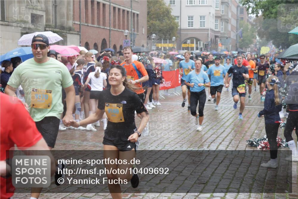 13.09.2026 - Kiel Lauf Yannick Fuchs http://msf.ph/oto/10409692 13.09.2026 10:40:10 Ziel 338, 1786, 1810, 2313, 4442, 4443, 4688, 4932, 5029, 7165, 7587, 7984, 8187, 9086, 9489, 9658, 10025, 10256, 10532, 10995, 11003, 11888, 12177, 12209, 12471, 246, 437, 523, 1147, 1371, 1496, 1631, 1733, 2159, 2170, 2514, 2525, 2863, 3110, 3322, 3593, 3770, 3949, 4248, 4301, 4824, 4845, 5816, 5942, 5985, 6033, 6744, 7180, 7200, 7259, 7379, 7466, 7472, 7807, 7837, 7904, 8139, 8207, 8805, 9080, 9169, 9170, 9294, 9534, 9992, 10156, 10337, 10596, 11003, 11250, 11258, 12415 meine-sportfotos.de
