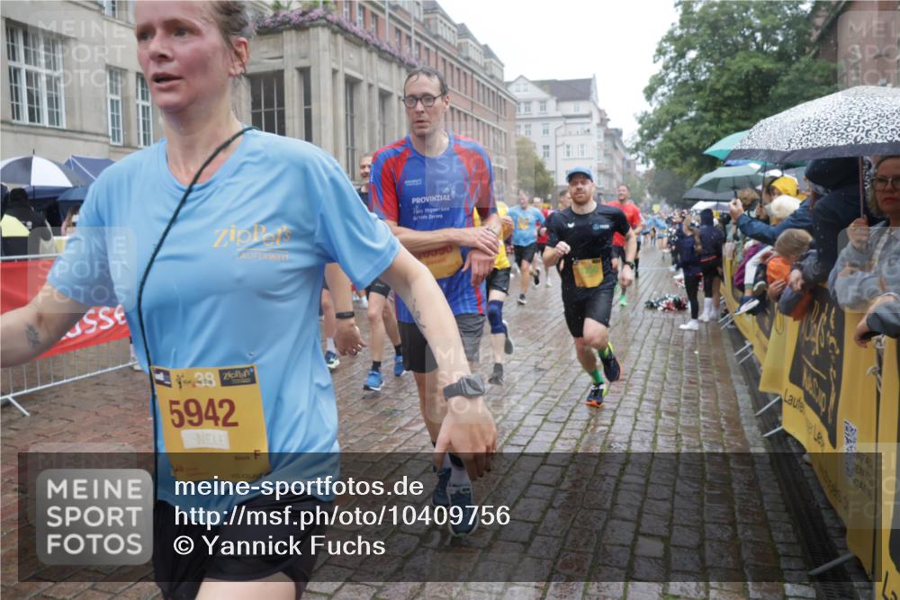 13.09.2026 - Kiel Lauf Yannick Fuchs http://msf.ph/oto/10409756 13.09.2026 10:40:26 Ziel 529, 1096, 1123, 1125, 1408, 1422, 1434, 1475, 1793, 1874, 2145, 2844, 2942, 4374, 4457, 5473, 5568, 6100, 7081, 7156, 7522, 8168, 8680, 9054, 9535, 9983, 10022, 10185, 10587, 10771, 10833, 10870, 11268, 11711, 12023, 12445, 246, 338, 523, 1371, 1786, 1810, 2313, 3322, 3770, 4442, 4443, 4688, 4824, 4845, 4932, 5029, 5816, 5942, 5985, 7165, 7200, 7472, 7587, 7837, 7984, 8139, 8187, 9080, 9086, 9534, 10025, 10156, 10337, 10596, 10995, 11003, 11250 meine-sportfotos.de
