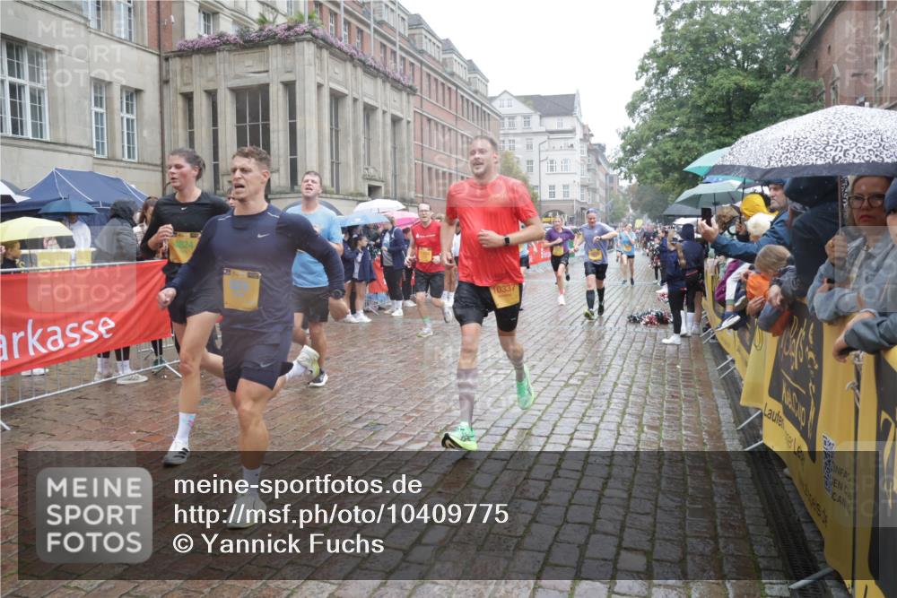 13.09.2026 - Kiel Lauf Yannick Fuchs http://msf.ph/oto/10409775 13.09.2026 10:40:28 Ziel 529, 1096, 1123, 1125, 1408, 1422, 1434, 1475, 1793, 1874, 2145, 2844, 2942, 5018, 5473, 5568, 5846, 6100, 6635, 7081, 7156, 7522, 8680, 8773, 9054, 9535, 9983, 10022, 10185, 10587, 10771, 10833, 10870, 11268, 11697, 11711, 12023, 12445, 246, 338, 523, 529, 1371, 1786, 1810, 2313, 3322, 3770, 4374, 4442, 4443, 4457, 4688, 4824, 4932, 5029, 5816, 5985, 7156, 7165, 7200, 7587, 7837, 7984, 8139, 8168, 8187, 9086, 9534, 10025, 10156, 10337, 10995, 11003, 11250, 3415, 3841 meine-sportfotos.de