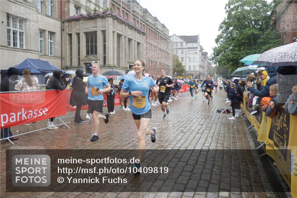 13.09.2026 - Kiel Lauf Yannick Fuchs http://msf.ph/oto/10409819 13.09.2026 10:40:32 Ziel 837, 1123, 1125, 1408, 1422, 1434, 1475, 1793, 1874, 1985, 2844, 2942, 3339, 5018, 5086, 5473, 5568, 5846, 6100, 6632, 6635, 7081, 7522, 7537, 7636, 8680, 8773, 9054, 10022, 10185, 10587, 10771, 10833, 10870, 11268, 11598, 11668, 11697, 11711, 12023, 12122, 246, 338, 529, 1096, 1786, 1810, 2145, 2313, 3322, 4374, 4442, 4443, 4457, 4688, 4932, 5029, 5985, 7156, 7165, 7587, 7837, 7984, 8139, 8168, 8187, 9086, 10025, 10156, 10995, 11003, 3415, 3841, 246, 3322 meine-sportfotos.de