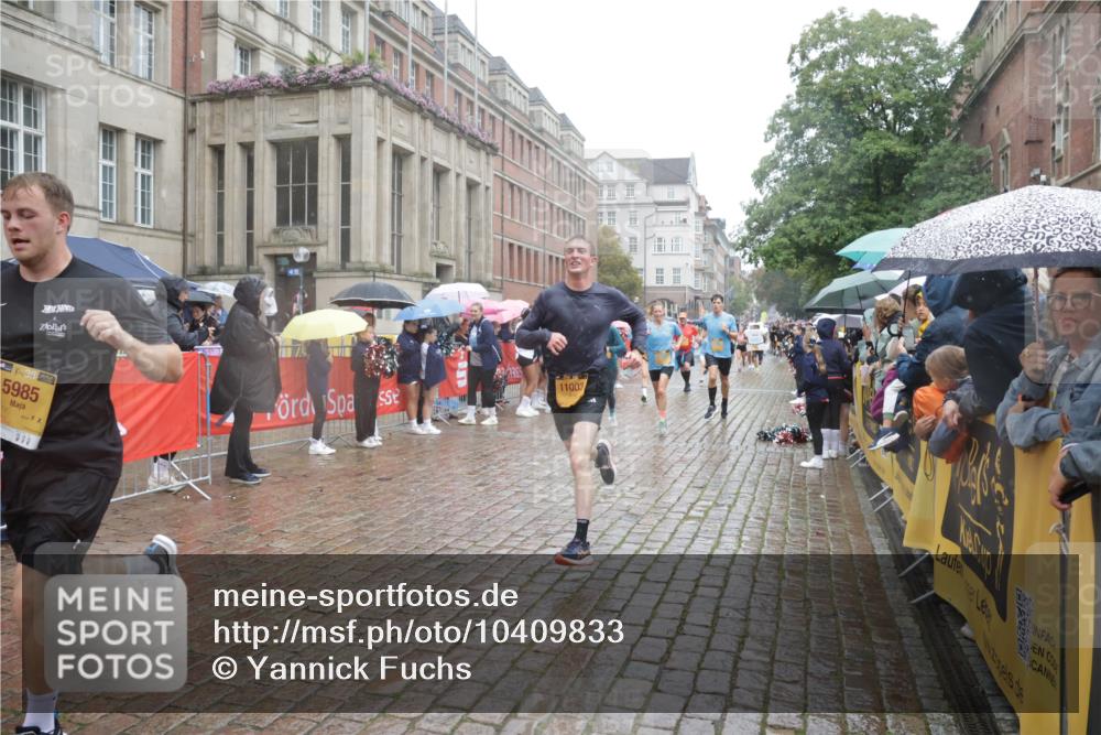13.09.2026 - Kiel Lauf Yannick Fuchs http://msf.ph/oto/10409833 13.09.2026 10:40:34 Ziel 837, 1037, 1123, 1125, 1408, 1422, 1434, 1475, 1793, 1874, 1985, 2844, 2942, 3339, 5018, 5086, 5473, 5568, 5846, 6100, 6632, 6635, 6709, 7081, 7522, 7537, 7636, 8338, 8773, 9054, 10022, 10587, 10771, 10833, 11266, 11268, 11598, 11668, 11697, 11711, 11715, 11839, 12023, 12122, 338, 529, 1096, 1422, 1475, 1786, 1810, 2145, 2313, 4374, 4442, 4443, 4457, 4688, 4932, 5029, 5985, 7156, 7165, 7522, 7587, 7984, 8139, 8168, 8187, 9086, 10025, 10995, 11003, 3415, 3841, 246, 3322 meine-sportfotos.de