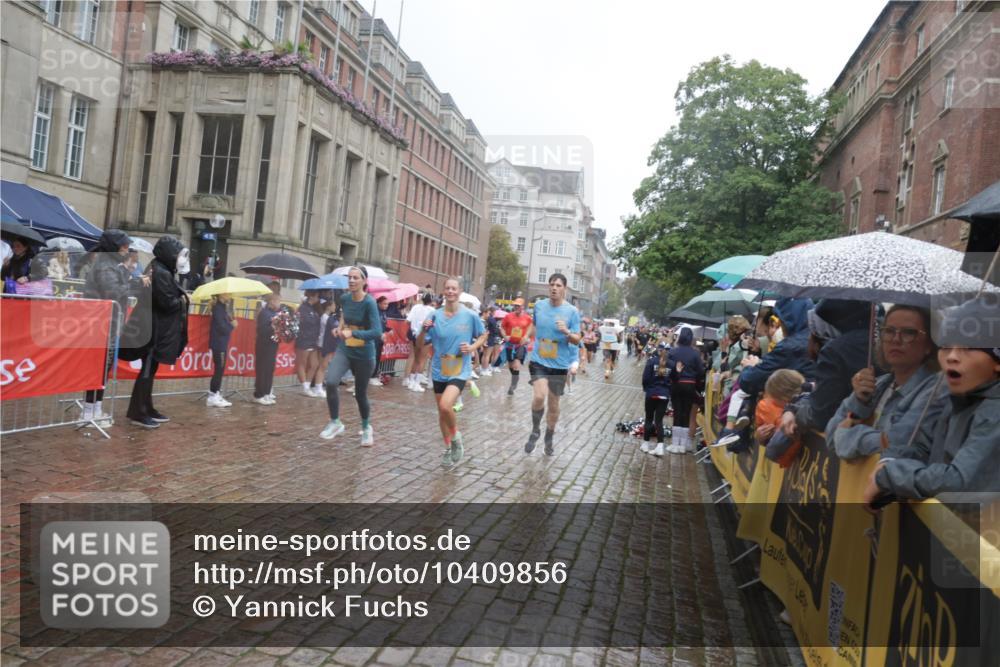 13.09.2026 - Kiel Lauf Yannick Fuchs http://msf.ph/oto/10409856 13.09.2026 10:40:35 Ziel 837, 1037, 1123, 1125, 1408, 1434, 1793, 1874, 1985, 2844, 2942, 3339, 3524, 5018, 5086, 5473, 5568, 5846, 6100, 6397, 6632, 6635, 6709, 7081, 7537, 7636, 8338, 8773, 10022, 10587, 10833, 11266, 11268, 11598, 11668, 11697, 11711, 11715, 11839, 12023, 12122, 12194, 12568, 338, 529, 1096, 1422, 1434, 1475, 1786, 1810, 2145, 2313, 4374, 4442, 4443, 4457, 4688, 4932, 5029, 6100, 7156, 7165, 7522, 7587, 7984, 8168, 8187, 9086, 10025, 10995, 11003, 3415, 3841, 246, 3322 meine-sportfotos.de