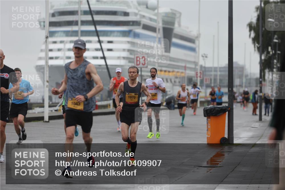 13.09.2026 - Kiel Lauf Andreas Tolksdorf http://msf.ph/oto/10409907 13.09.2026 11:42:44 Kiellinie 1124, 1043, 3, 1970, 2088 meine-sportfotos.de