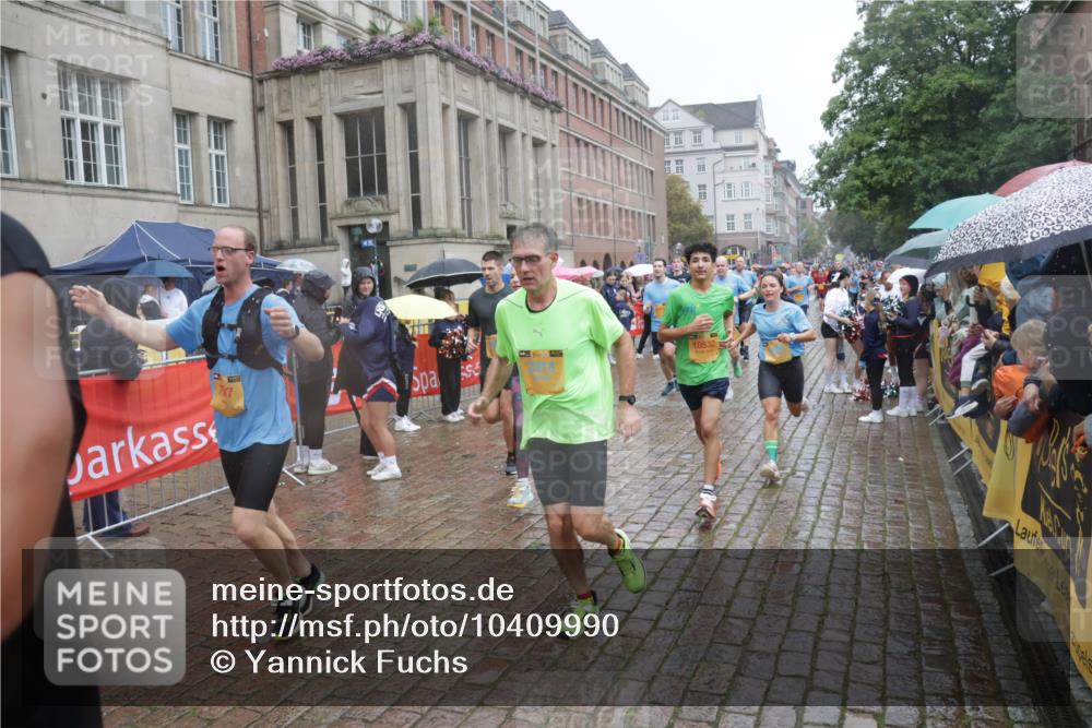13.09.2026 - Kiel Lauf Yannick Fuchs http://msf.ph/oto/10409990 13.09.2026 10:40:49 Ziel 35, 337, 393, 1427, 1603, 1971, 2052, 2096, 2499, 3257, 3415, 3524, 3535, 3841, 4131, 4431, 4712, 5043, 6301, 6397, 6504, 6709, 6793, 7499, 7655, 7931, 8200, 8338, 8414, 8435, 8868, 9268, 10919, 11069, 11229, 11275, 11715, 11839, 12017, 12026, 12194, 12568, 529, 837, 1037, 1096, 1123, 1125, 1408, 1422, 1434, 1475, 1793, 1810, 1874, 1985, 2145, 2313, 2844, 2942, 3339, 4374, 4457, 5018, 5086, 5473, 5568, 5846, 6100, 6632, 6635, 6709, 7081, 7156, 7522, 7537, 7587, 8168 meine-sportfotos.de