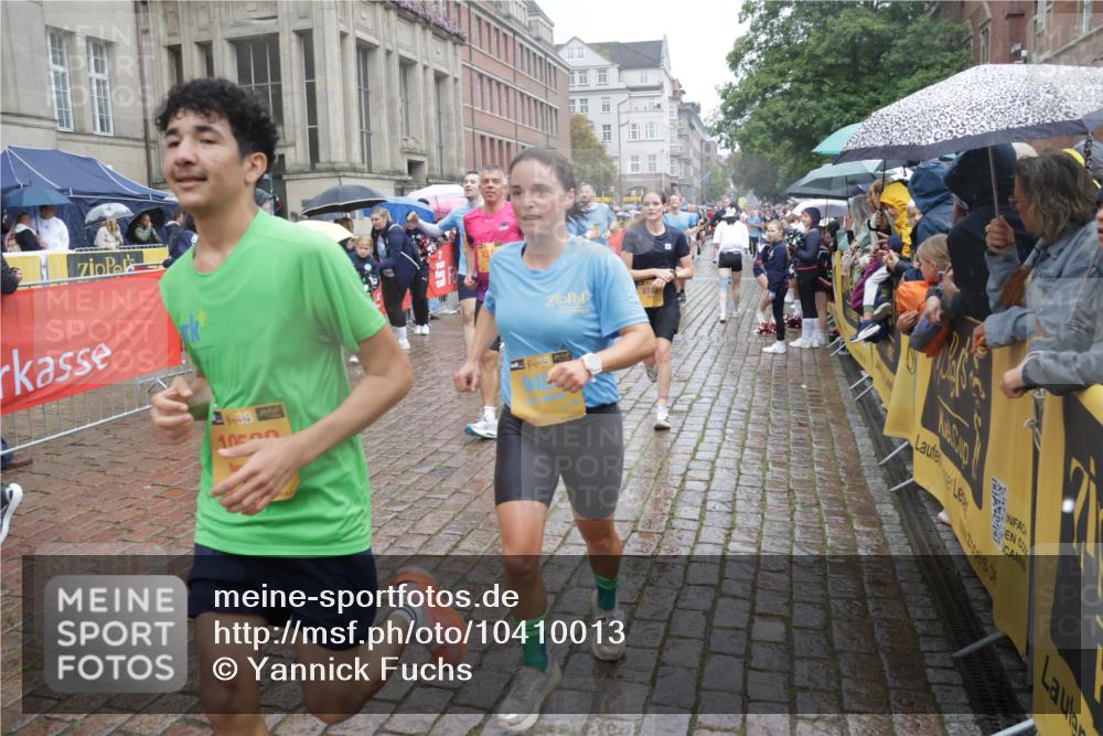 13.09.2026 - Kiel Lauf Yannick Fuchs http://msf.ph/oto/10410013 13.09.2026 10:40:50 Ziel 35, 337, 393, 1342, 1427, 1603, 1971, 2052, 2096, 2499, 2561, 2818, 3257, 3415, 3524, 3535, 3841, 4131, 4431, 4712, 5043, 6301, 6397, 6504, 6793, 7499, 7655, 7931, 8200, 8414, 8435, 8868, 9268, 10919, 11069, 11229, 11275, 12017, 12026, 12194, 12474, 12568, 529, 837, 1037, 1096, 1123, 1125, 1408, 1422, 1434, 1475, 1793, 1810, 1874, 1985, 2145, 2313, 2844, 2942, 3339, 3524, 4374, 4457, 5018, 5086, 5473, 5568, 5846, 6100, 6397, 6632, 6635, 6709, 7081, 7156, 7522, 7537, 8168 meine-sportfotos.de