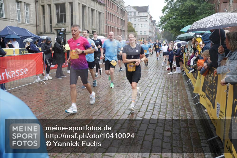 13.09.2026 - Kiel Lauf Yannick Fuchs http://msf.ph/oto/10410024 13.09.2026 10:40:50 Ziel 35, 337, 393, 1342, 1427, 1603, 1971, 2052, 2096, 2499, 2561, 2818, 3257, 3415, 3524, 3535, 3841, 4131, 4431, 4712, 5043, 6301, 6397, 6504, 6793, 7499, 7655, 7931, 8200, 8414, 8435, 8868, 9268, 10919, 11069, 11229, 11275, 12017, 12026, 12194, 12474, 12568, 529, 837, 1037, 1096, 1123, 1125, 1408, 1422, 1434, 1475, 1793, 1810, 1874, 1985, 2145, 2313, 2844, 2942, 3339, 3524, 4374, 4457, 5018, 5086, 5473, 5568, 5846, 6100, 6397, 6632, 6635, 6709, 7081, 7156, 7522, 7537, 8168 meine-sportfotos.de