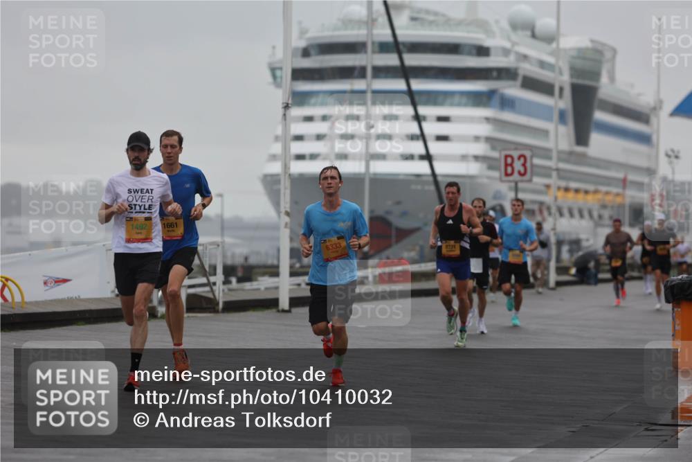 13.09.2026 - Kiel Lauf Andreas Tolksdorf http://msf.ph/oto/10410032 13.09.2026 11:43:00 Kiellinie 1492, 1661, 6333, 8371, 3 meine-sportfotos.de