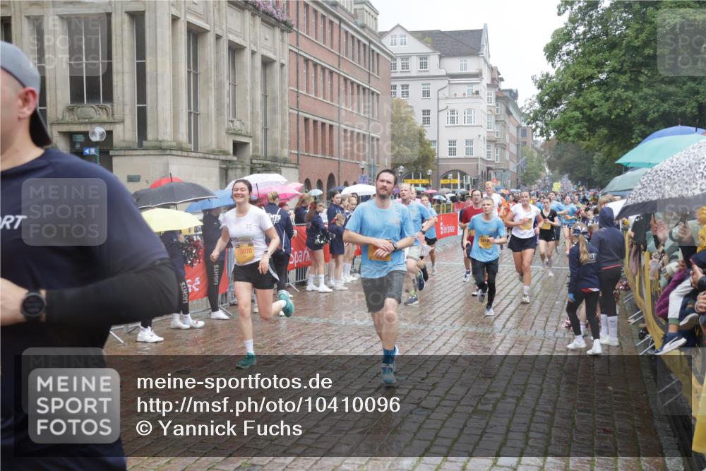 13.09.2026 - Kiel Lauf Yannick Fuchs http://msf.ph/oto/10410096 13.09.2026 10:40:55 Ziel 35, 393, 1342, 1427, 1971, 2052, 2499, 2561, 2818, 2898, 3257, 3415, 3464, 3535, 3841, 4131, 4431, 4712, 5043, 5319, 5388, 5509, 6301, 6504, 6793, 7499, 7655, 7931, 8246, 8414, 8435, 8955, 9268, 10919, 11069, 11275, 11885, 12131, 12474, 12625, 337, 837, 1037, 1096, 1123, 1125, 1408, 1422, 1434, 1475, 1603, 1793, 1874, 1985, 2052, 2096, 2145, 2844, 2942, 3339, 3524, 5018, 5086, 5473, 5568, 5846, 6100, 6397, 6632, 6635, 6709, 7081, 7522, 7537 meine-sportfotos.de