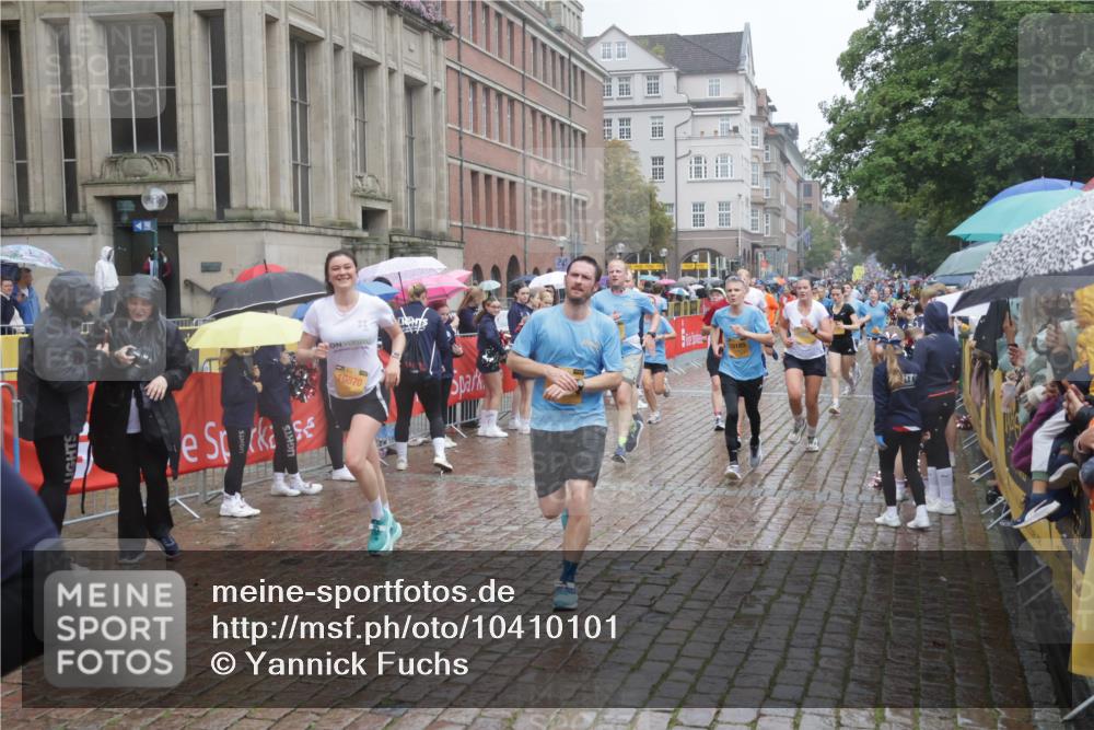 13.09.2026 - Kiel Lauf Yannick Fuchs http://msf.ph/oto/10410101 13.09.2026 10:40:55 Ziel 35, 393, 1342, 1427, 1971, 2052, 2499, 2561, 2818, 2898, 3257, 3415, 3464, 3535, 3841, 4131, 4431, 4712, 5043, 5319, 5388, 5509, 6301, 6504, 6793, 7499, 7655, 7931, 8246, 8414, 8435, 8955, 9268, 10919, 11069, 11275, 11885, 12131, 12474, 12625, 337, 837, 1037, 1096, 1123, 1125, 1408, 1422, 1434, 1475, 1603, 1793, 1874, 1985, 2052, 2096, 2145, 2844, 2942, 3339, 3524, 5018, 5086, 5473, 5568, 5846, 6100, 6397, 6632, 6635, 6709, 7081, 7522, 7537 meine-sportfotos.de