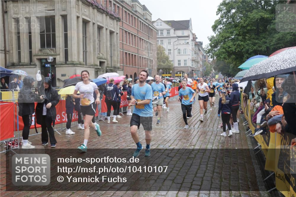 13.09.2026 - Kiel Lauf Yannick Fuchs http://msf.ph/oto/10410107 13.09.2026 10:40:55 Ziel 35, 393, 1342, 1427, 1971, 2052, 2499, 2561, 2818, 2898, 3257, 3415, 3464, 3535, 3841, 4131, 4431, 4712, 5043, 5319, 5388, 5509, 6301, 6504, 6793, 7499, 7655, 7931, 8246, 8414, 8435, 8955, 9268, 10919, 11069, 11275, 11885, 12131, 12474, 12625, 337, 837, 1037, 1096, 1123, 1125, 1408, 1422, 1434, 1475, 1603, 1793, 1874, 1985, 2052, 2096, 2145, 2844, 2942, 3339, 3524, 5018, 5086, 5473, 5568, 5846, 6100, 6397, 6632, 6635, 6709, 7081, 7522, 7537 meine-sportfotos.de