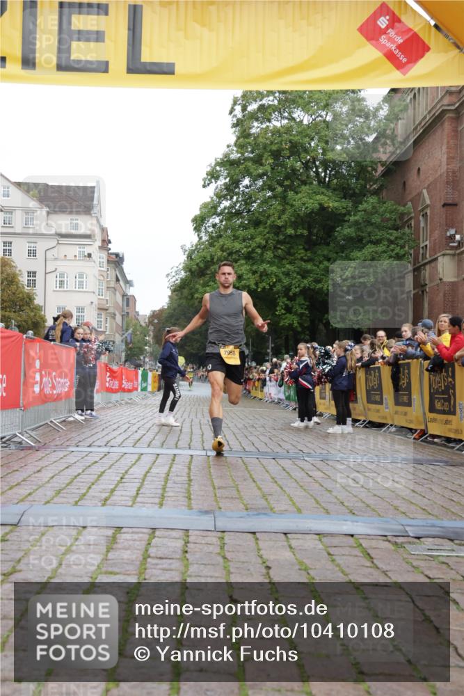 13.09.2026 - Kiel Lauf Yannick Fuchs http://msf.ph/oto/10410108 13.09.2026 09:32:36 Ziel 41, 44, 7958, 11683, 3728 meine-sportfotos.de