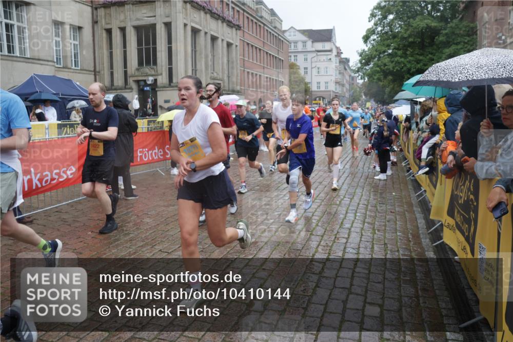 13.09.2026 - Kiel Lauf Yannick Fuchs http://msf.ph/oto/10410144 13.09.2026 10:40:58 Ziel 35, 1342, 1427, 1971, 2499, 2561, 2818, 2892, 2898, 3257, 3415, 3464, 3535, 3841, 4131, 4431, 4624, 4712, 5043, 5319, 5388, 5509, 6340, 6504, 6793, 7405, 7615, 7655, 8246, 8435, 8955, 9527, 10794, 11069, 11275, 11632, 11833, 11885, 12131, 12474, 12625, 337, 393, 837, 1037, 1123, 1125, 1408, 1422, 1434, 1475, 1603, 1793, 1874, 1985, 2052, 2096, 2844, 2942, 3339, 3415, 3524, 3841, 5018, 5086, 5473, 5568, 5846, 6100, 6301, 6397, 6632, 6635, 6709, 6793, 7081, 7499, 7522, 7537 meine-sportfotos.de