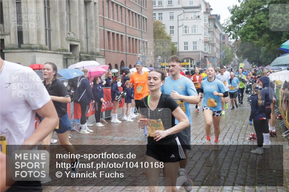 13.09.2026 - Kiel Lauf Yannick Fuchs http://msf.ph/oto/10410168 13.09.2026 10:40:59 Ziel 35, 1342, 1427, 1971, 2499, 2561, 2818, 2892, 2898, 3257, 3464, 3535, 4131, 4431, 4624, 4662, 4712, 5043, 5319, 5388, 5509, 6340, 6504, 7405, 7615, 7655, 8246, 8435, 8955, 9527, 9539, 10794, 11069, 11526, 11632, 11833, 11885, 12131, 12474, 12625, 337, 393, 837, 1037, 1123, 1125, 1408, 1422, 1434, 1475, 1603, 1793, 1874, 1985, 2052, 2096, 2844, 2942, 3339, 3415, 3524, 3841, 5018, 5086, 5473, 5568, 5846, 6100, 6301, 6397, 6504, 6632, 6635, 6709, 6793, 7081, 7499, 7522, 7537 meine-sportfotos.de