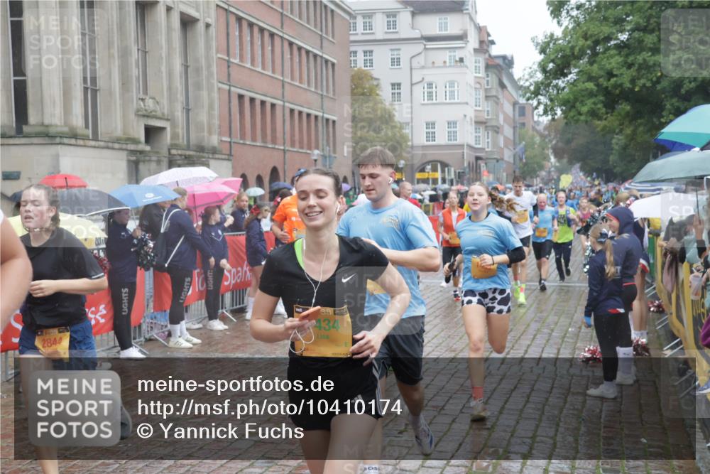 13.09.2026 - Kiel Lauf Yannick Fuchs http://msf.ph/oto/10410174 13.09.2026 10:40:59 Ziel 35, 1342, 1427, 1971, 2499, 2561, 2818, 2892, 2898, 3257, 3464, 3535, 4131, 4431, 4624, 4662, 4712, 5043, 5319, 5388, 5509, 6340, 6504, 7405, 7615, 7655, 8246, 8435, 8955, 9527, 9539, 10794, 11069, 11526, 11632, 11833, 11885, 12131, 12474, 12625, 337, 393, 837, 1037, 1123, 1125, 1408, 1422, 1434, 1475, 1603, 1793, 1874, 1985, 2052, 2096, 2844, 2942, 3339, 3415, 3524, 3841, 5018, 5086, 5473, 5568, 5846, 6100, 6301, 6397, 6504, 6632, 6635, 6709, 6793, 7081, 7499, 7522, 7537 meine-sportfotos.de