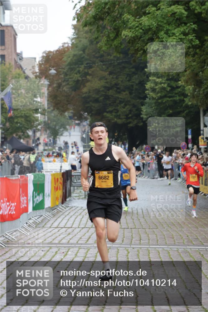 13.09.2026 - Kiel Lauf Yannick Fuchs http://msf.ph/oto/10410214 13.09.2026 09:33:19 Ziel 60, 6682, 7305, 2162, 3728, 11516, 8092, 10404, 12831, 3728 meine-sportfotos.de