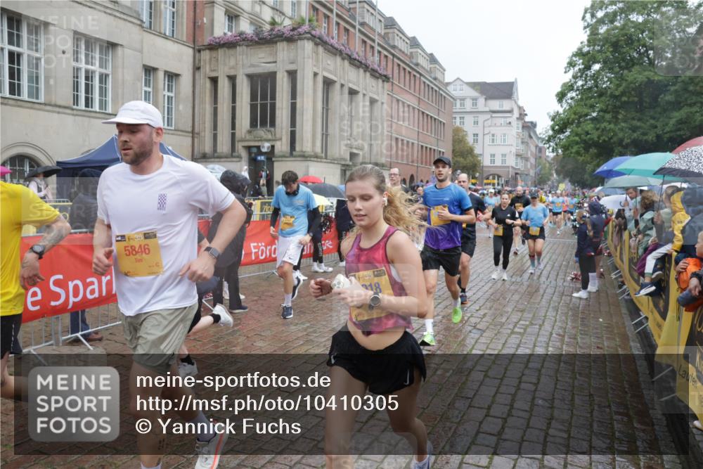 13.09.2026 - Kiel Lauf Yannick Fuchs http://msf.ph/oto/10410305 13.09.2026 10:41:06 Ziel 973, 1781, 2825, 2892, 2898, 3464, 3952, 4286, 4624, 4662, 4691, 4797, 5319, 5388, 5509, 5916, 6340, 6565, 7405, 7615, 8246, 8955, 9349, 9527, 9539, 10680, 10794, 11526, 11632, 11833, 11885, 12131, 12494, 12625, 35, 337, 393, 837, 1037, 1342, 1427, 1603, 1971, 1985, 2052, 2096, 2499, 2561, 2818, 3257, 3339, 3415, 3524, 3535, 3841, 4131, 4431, 4712, 5018, 5043, 5086, 5388, 5473, 5846, 6301, 6397, 6504, 6632, 6635, 6709, 6793, 7499, 7537, 7655, 8955, 849, 1985, 6632 meine-sportfotos.de